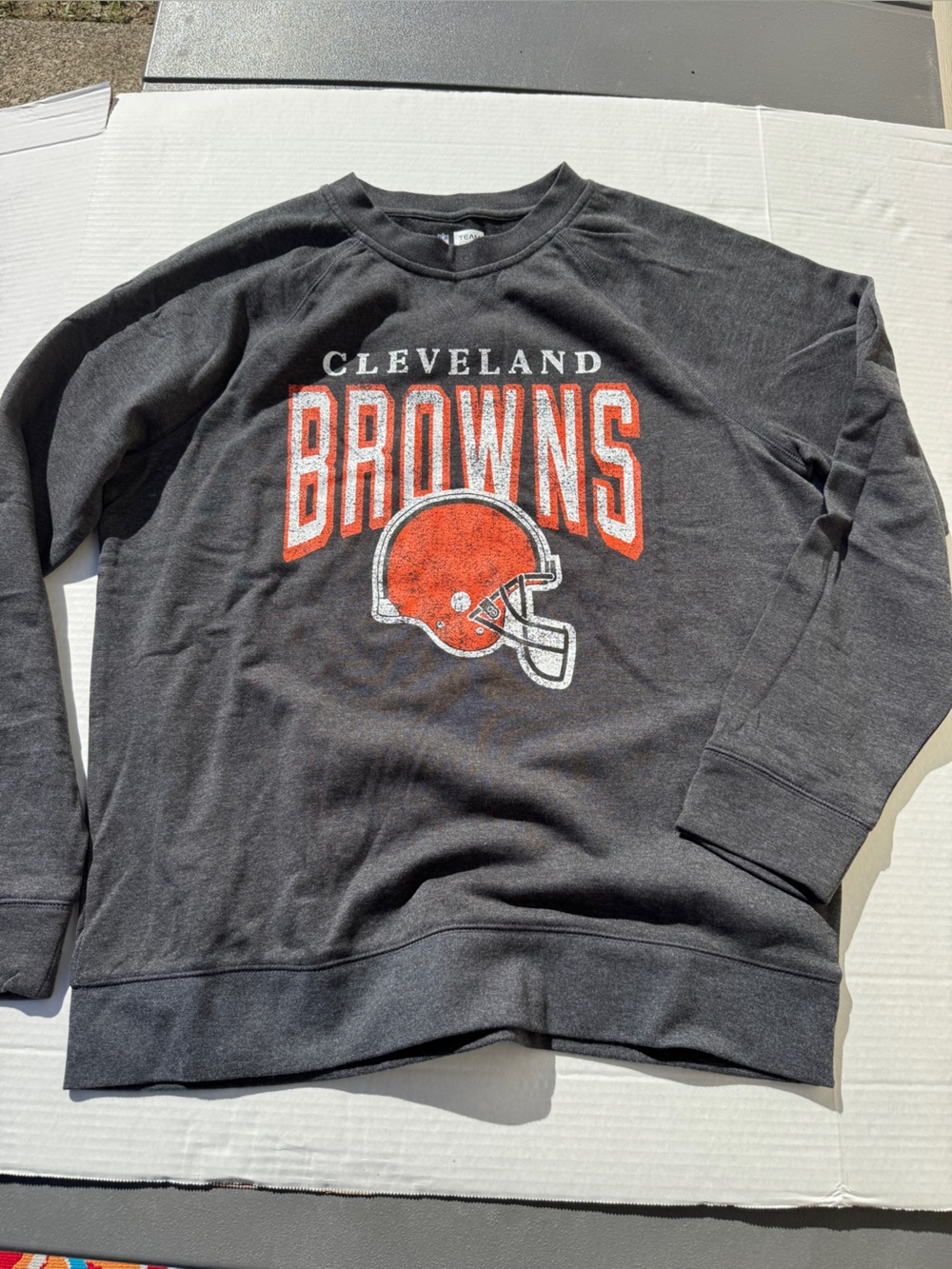 Browns Large lightweight sweatshirt. NEW